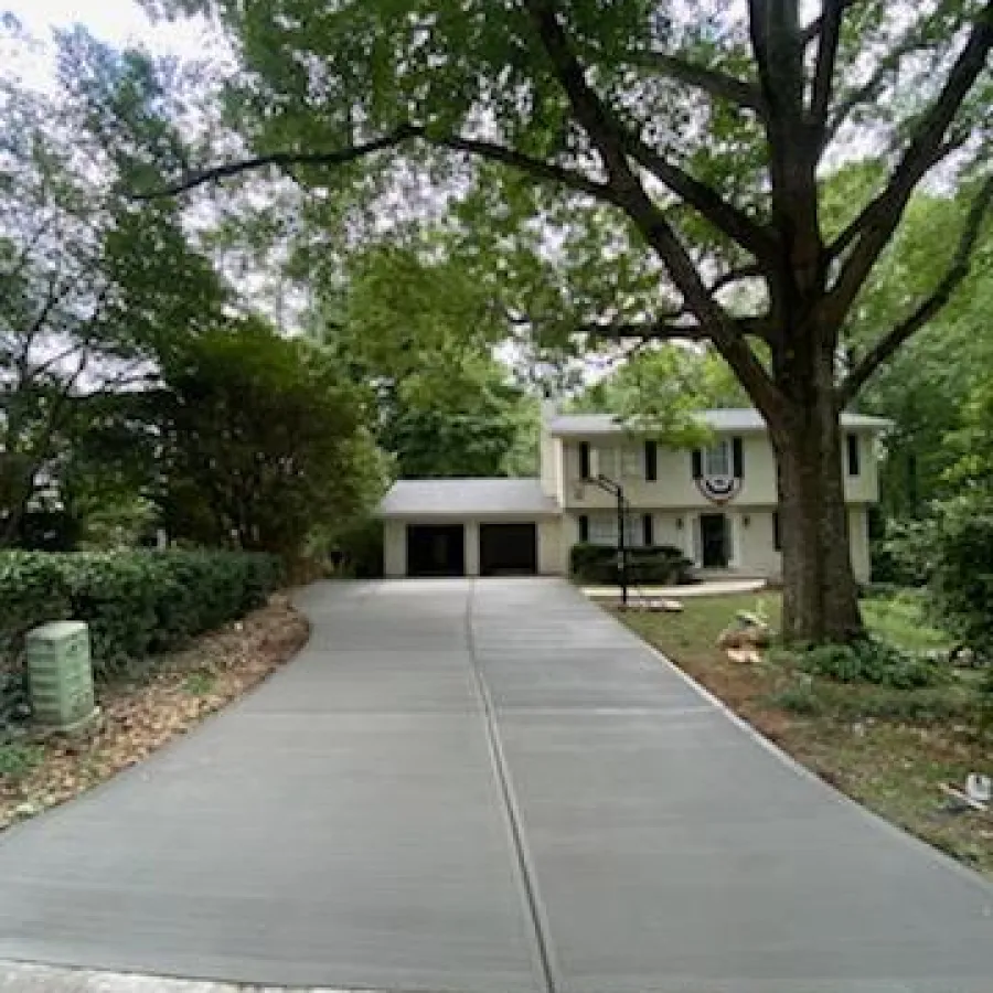 a driveway leading to a house