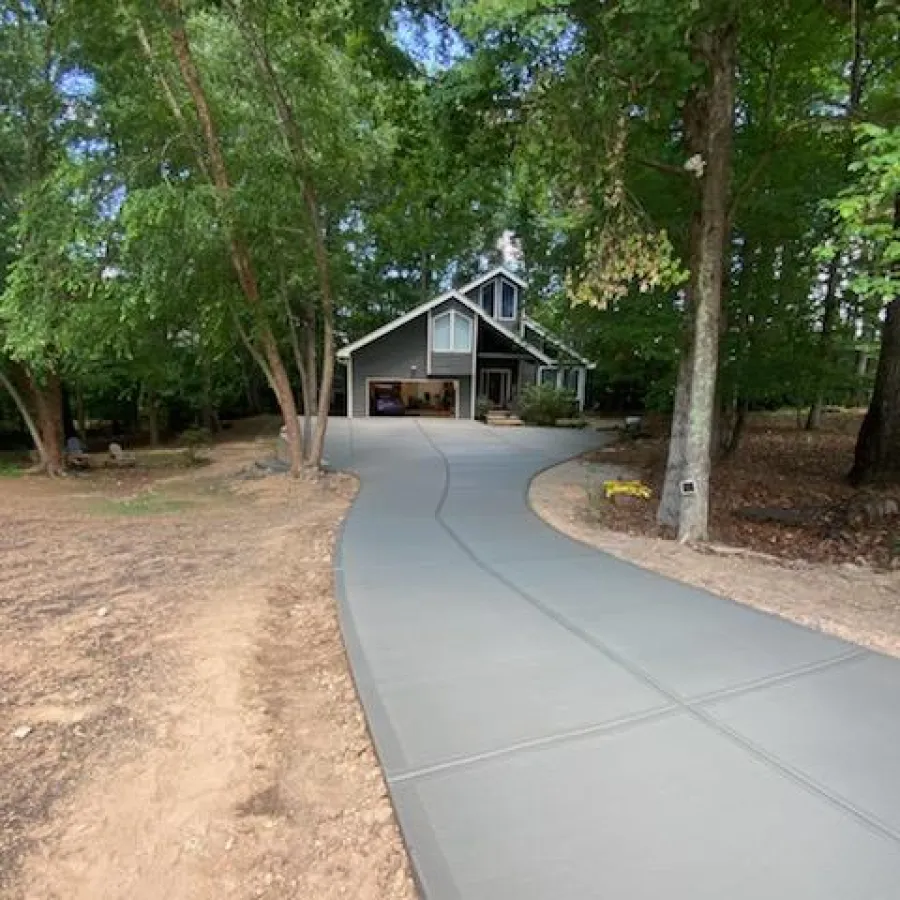 a dirt road leading to a house