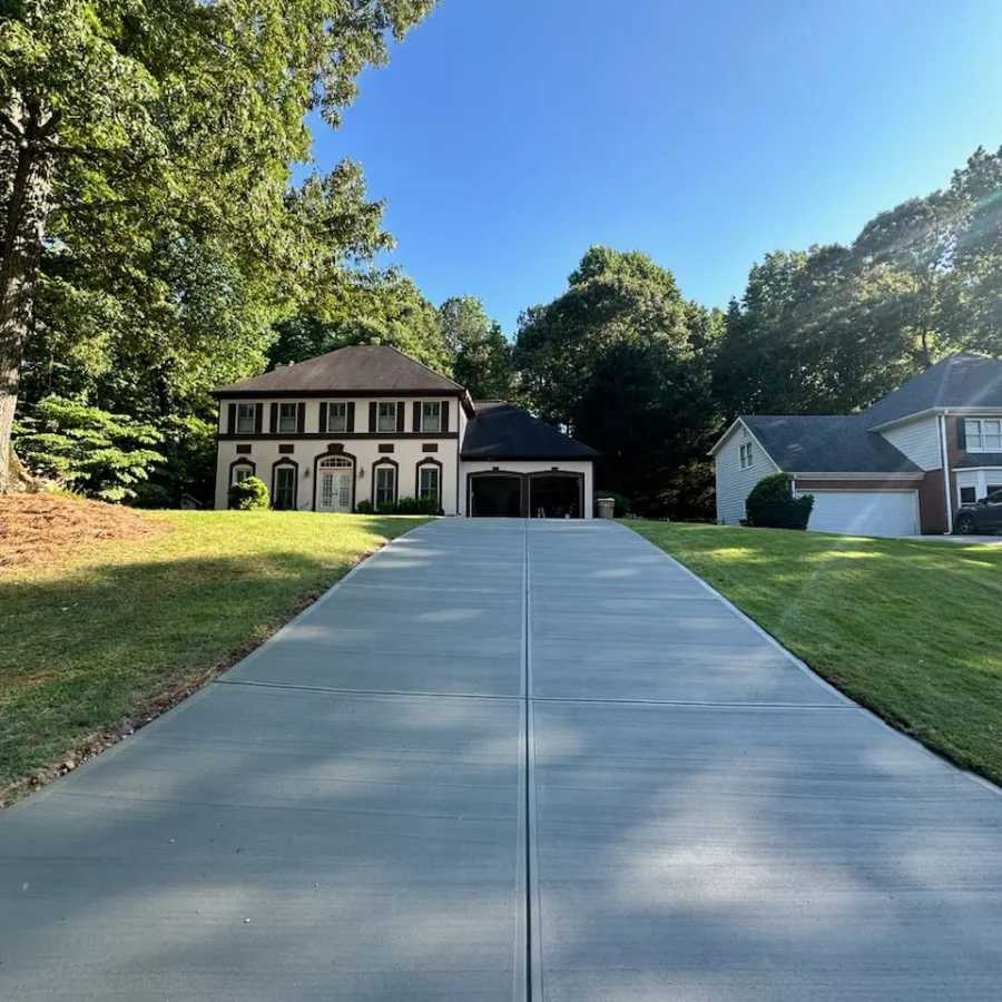 a driveway leading to a house