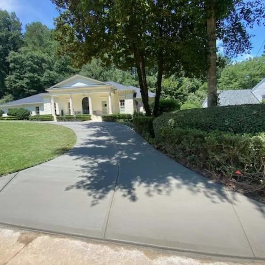 a driveway leading to a house