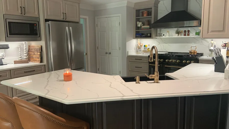 Peninsula wall with farm sink