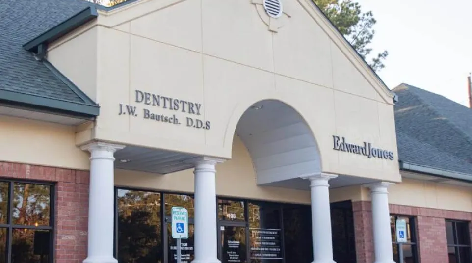 Commercial building with dental office and Edward Jones financial services, featuring pillars and accessible parking.