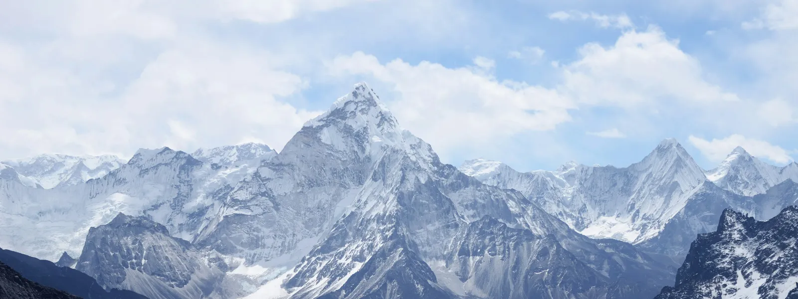 a snowy mountain range