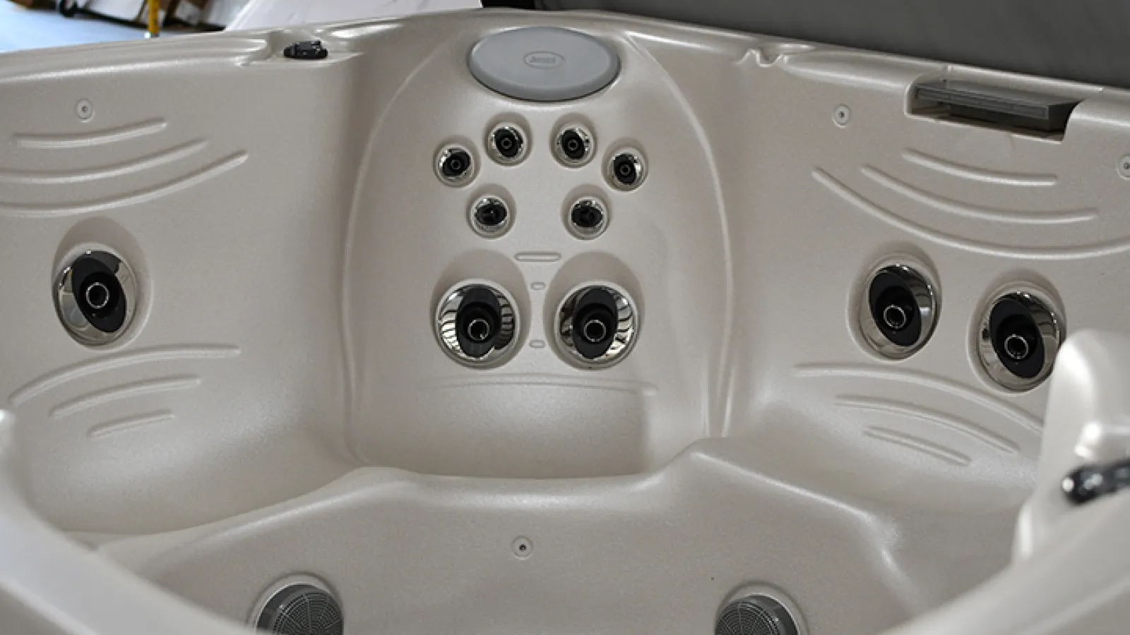 2022 Hot Spring Jacuzzi J245 (1009317211022) Spa Company