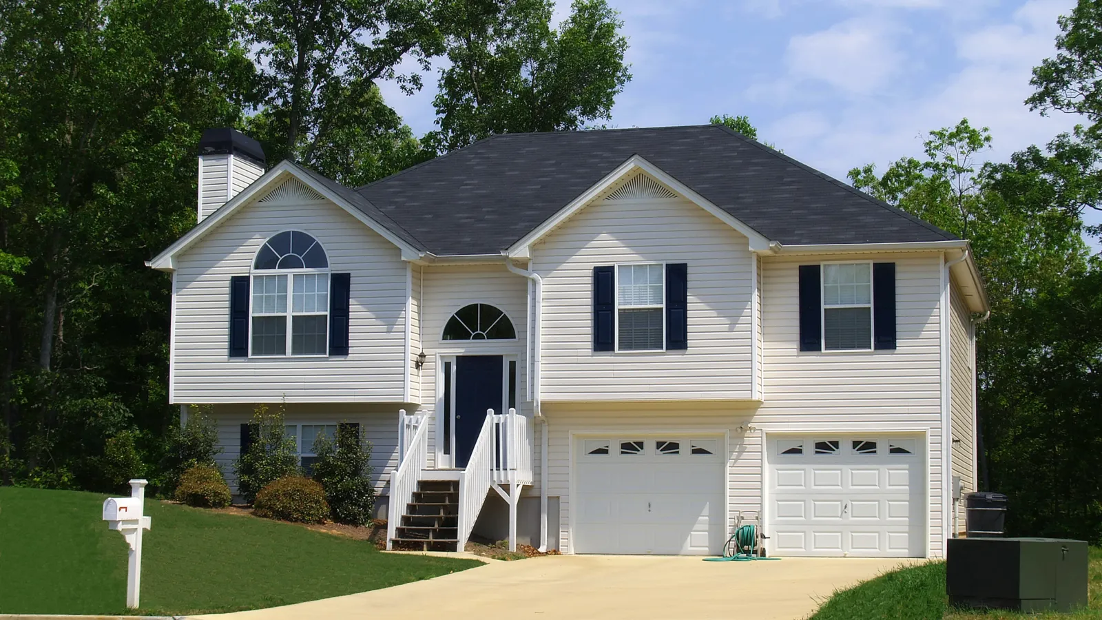 Home inspector in Atlanta, Georgia using infrared technology during a whole house infrared scan