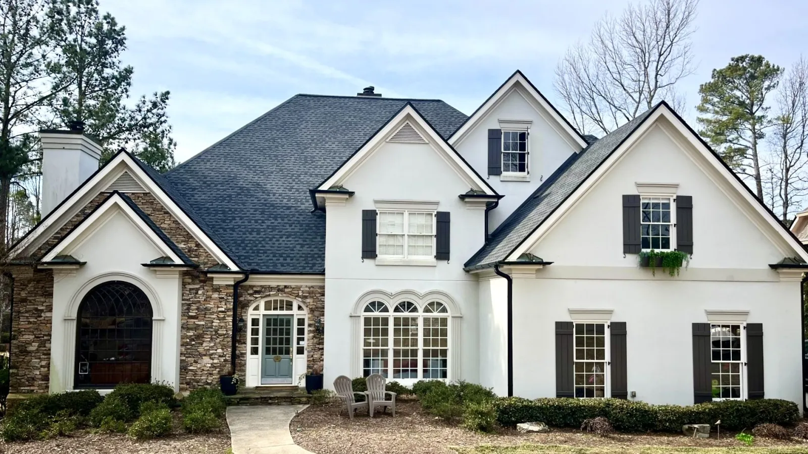 White house before replacement windows from North Georgia Replacement Windows