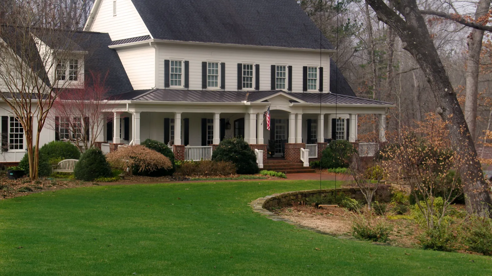 Pretty home and green grass