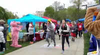 a group of people running in a race