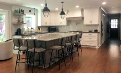 Thumbnail control image for a modernized kitchen with a large island