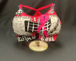 a red and white hat