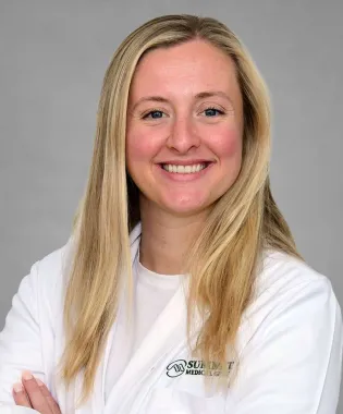 A portrait of Sydney Sheehan, APRN, FNP-BC.