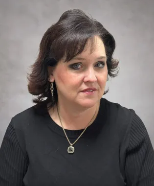 A portrait of Tonya Davis, FNP.