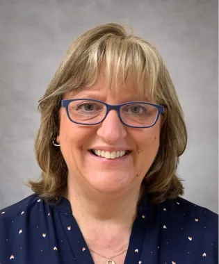 A portrait of Sandra Aragon Murphy, FNP.