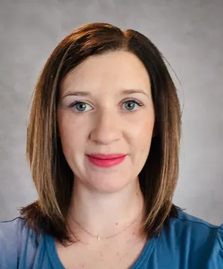 A portrait of Lindsey Painter, FNP.