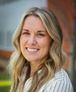 A portrait of Bethany Runions, FNP.