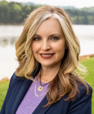 A portrait of Tabitha Damron, LCSW.