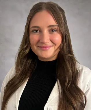 A portrait of Chelsey Slaven, FNP-C.