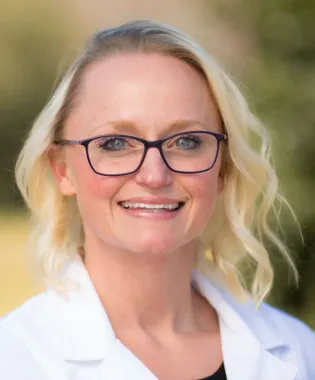 A portrait of Leigh Curry, FNP.