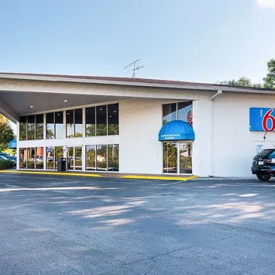 Motel 6