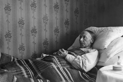 elderly nursing care versus home care