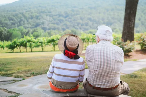 40 Heartwarming Activities to Share With a Parent Battling Dementia