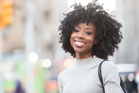 Choosing Between Dental Veneers vs. Tooth Bonding