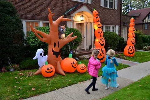 Are Yard Inflatables Dangerous for Kids?