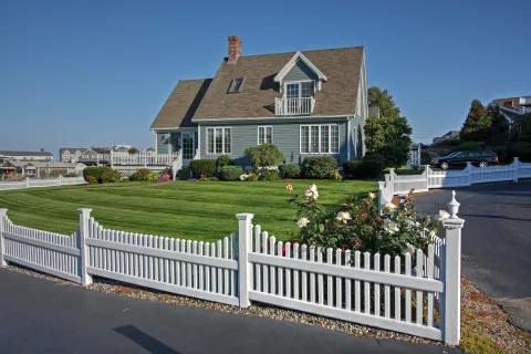 5 Front Yard Fence Ideas to Add Curb Appeal