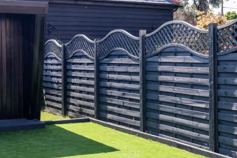 5 Benefits of Installing a Slat Fence