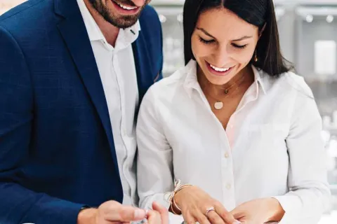 Best Times to Buy Engagement Rings            