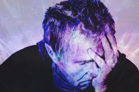 a person with the hand on the face