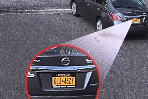 a car with a white arrow on it