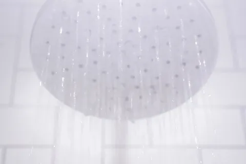 a white circle with a black line