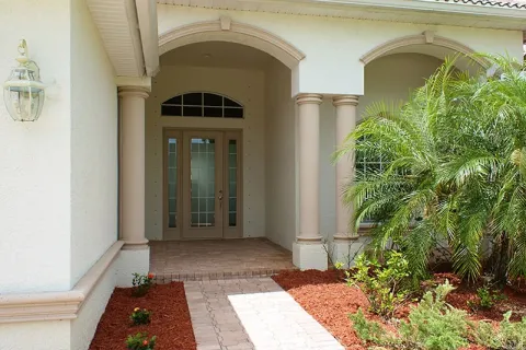 Home Exterior: Stucco Painting