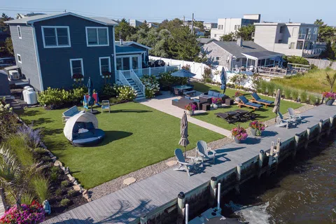 Can You Combine Artificial Grass And Real Grass In Your Yard?