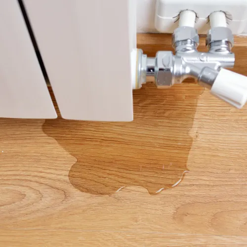 Home inspector in Atlanta, Georgia using infrared technology to uncover water leaks