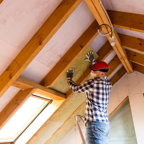 Home inspector in Atlanta, Georgia using infrared technology to uncover lack of insulation