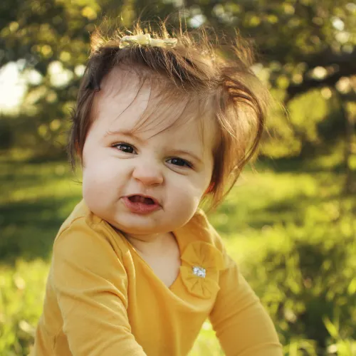 a child with a yellow shirt