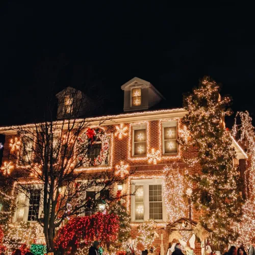 a large brick building with christmas lights
