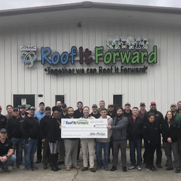 ARAC Roof It Forward Team Picture at Woodstock, Georgia Headquarters