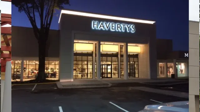 Exterior view of Havertys furniture store at night with illuminated sign and parking lot.