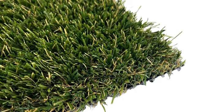 Close-up of green synthetic grass turf with varied blades on a white background.