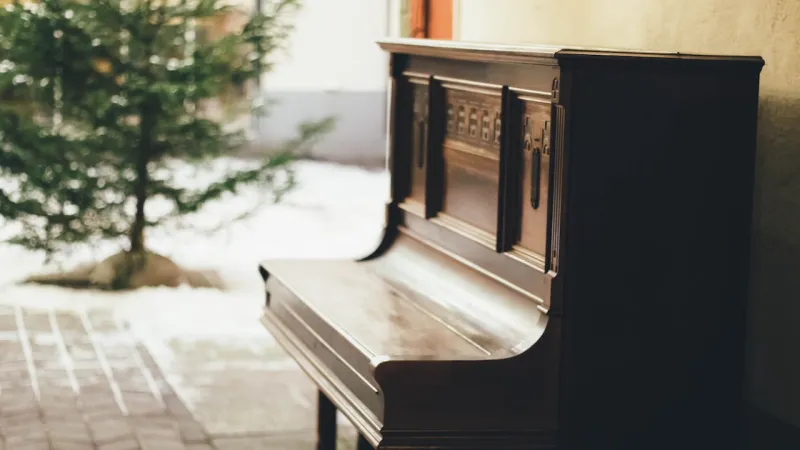 storing a piano in living room