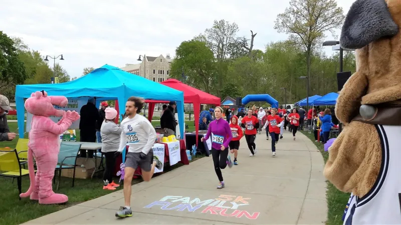 Epic finish line! This was a very entertaining race.