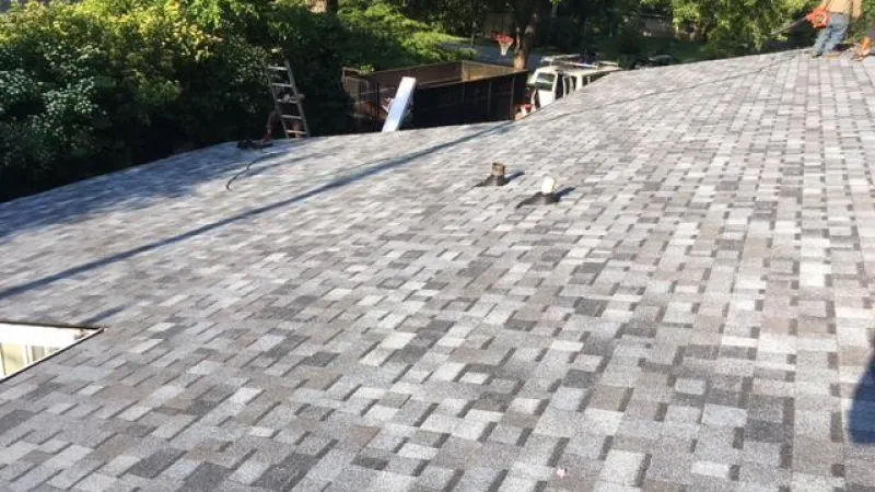 The Pacific Wave color of the Duration shingle is a perfect complement to this home's exterior.