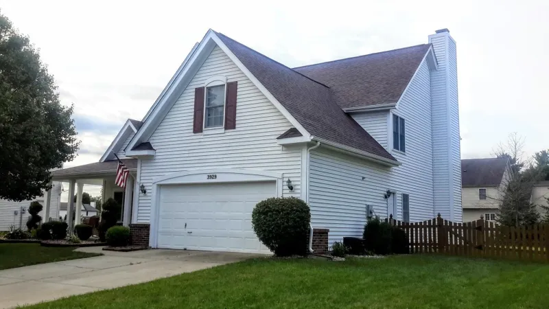 The dimensions of these shingles give off gorgeous shadow lines.