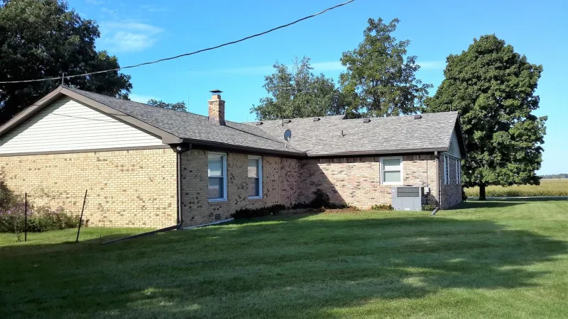 This shingle along with the shadow lines gives the roof beautiful dimensions.