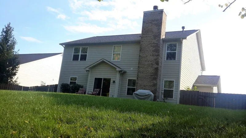 The Driftwood color of the Duration shingle is a perfect complement to this home's exterior.