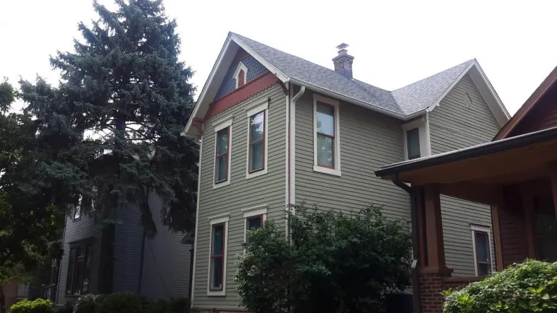 This Estate Gray colored shingle is a perfect match for this home. Call the Roof It Forward Team today to show you the large number of color designs available to you.