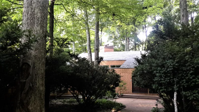 The Storm Cloud color of the Duration shingle is a perfect complement to this home's exterior.